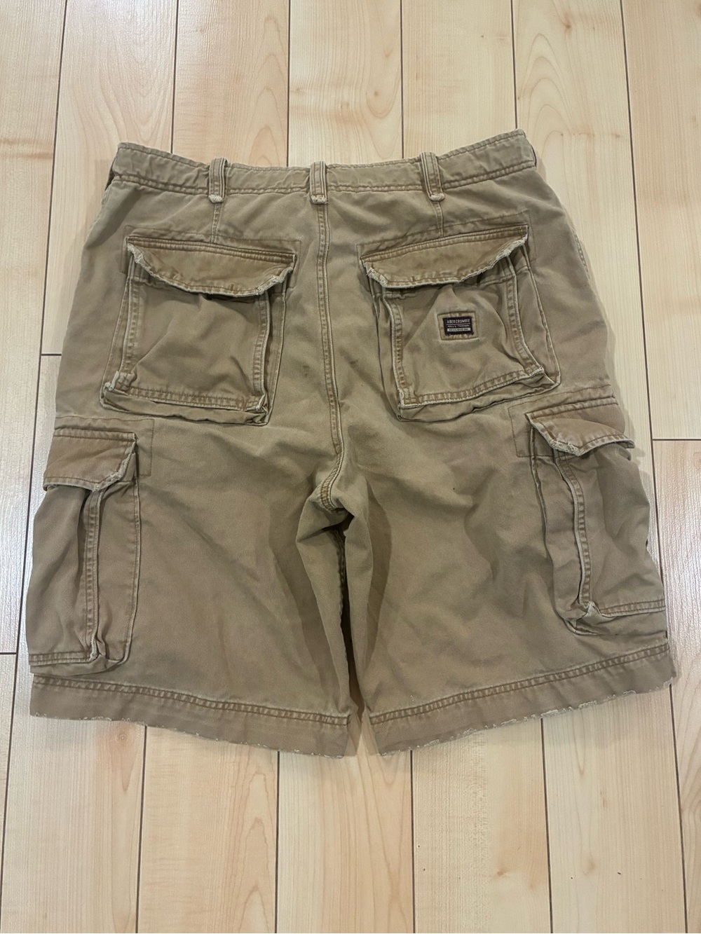 Vintage Abercrombie & Fitch Khaki Cargo Shorts - Picture 2 of 7